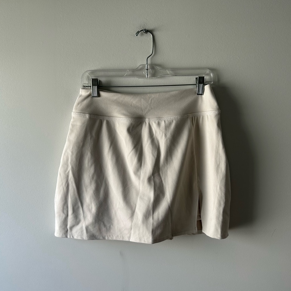 Beyond Yoga beige/tan athletic skort